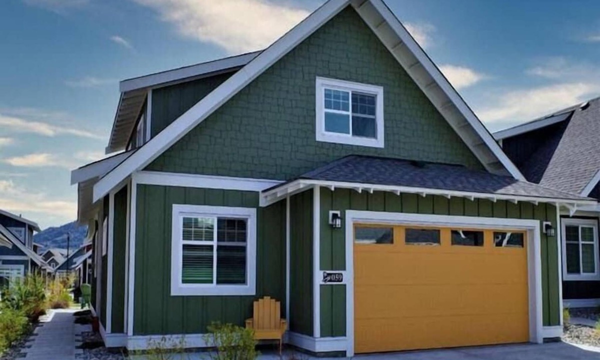 Osoyoos Cottage | The Acorn Squash Cottage #59