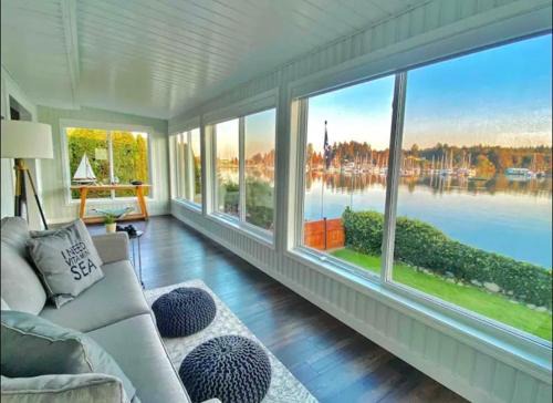 Regional District of Nanaimo House | The Beach House at Deep Bay