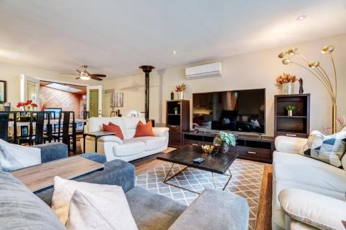 Wasaga Beach House | The Beach House - Steps to Beach Area 3 4BR