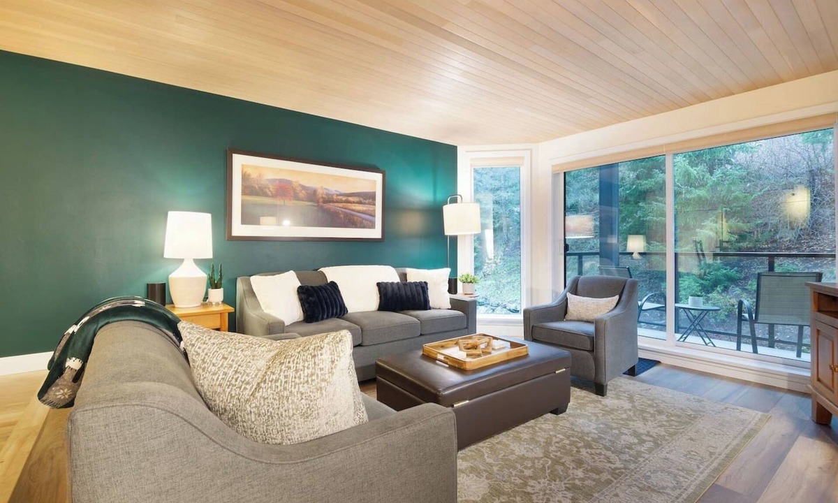 Blueberry Hill Apartment | The Bear Den: 2BR - Pool, Hot Tub, Free Parking