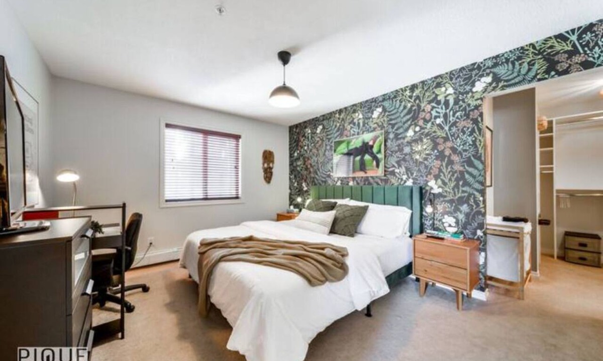 Downtown Edmonton Condo | The Breakfast Club Suite - KingBed& AC - Patio - UG Park