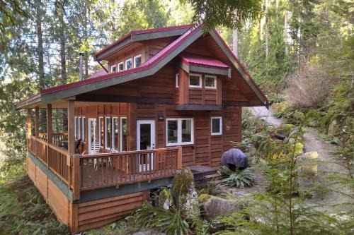 Madeira Park House | The Cabin at Moon Dance