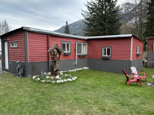 Stewart Ski Chalet | The Cabin