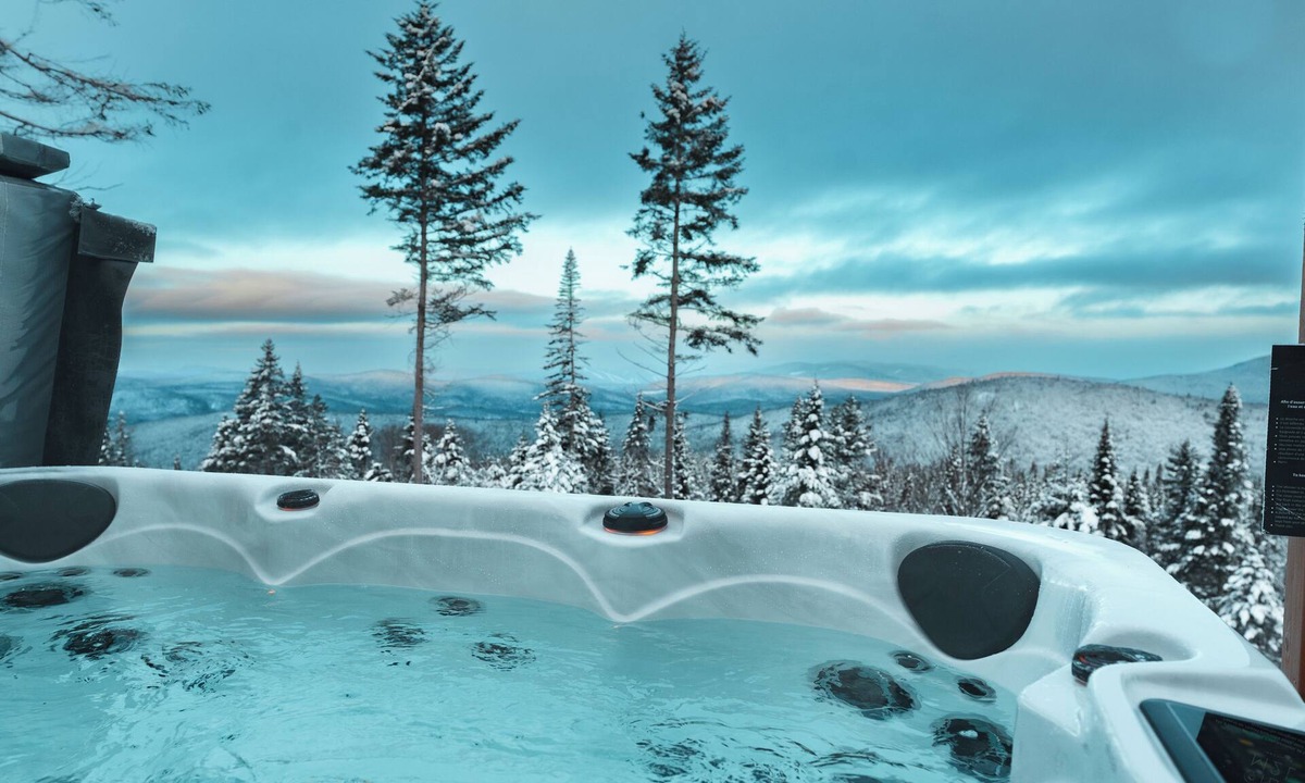 Lac Beauport Ski Chalet | The DUN - Panoramic View With Spa Near Quebec City