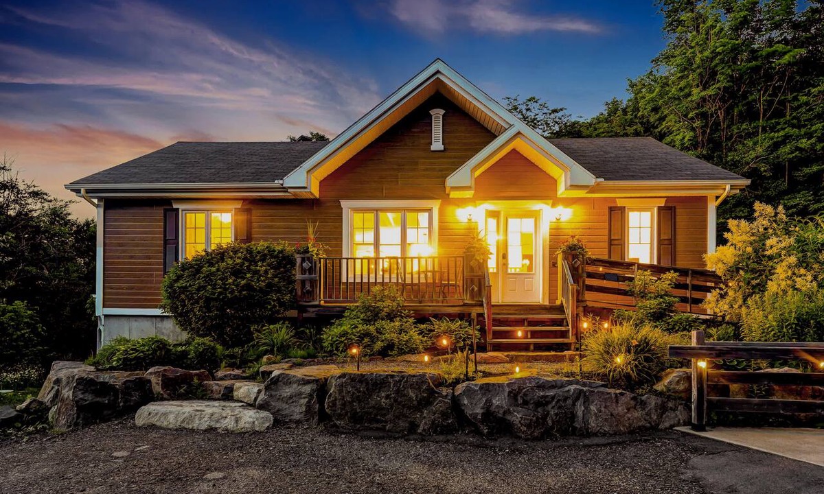 St-Adolphe-d'Howard House | The Freedom, SPA, accessible
