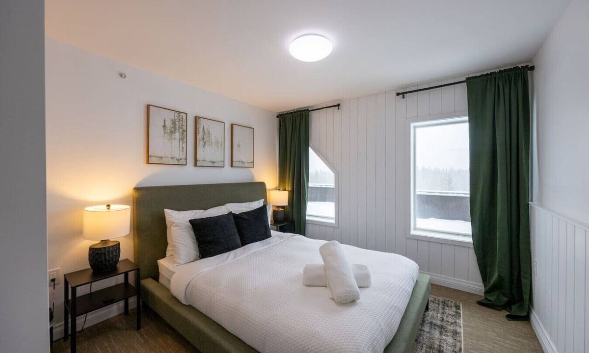 Harvie Heights Apartment | The Gem Stays | Private 10-Suite Retreat Sleeps 56