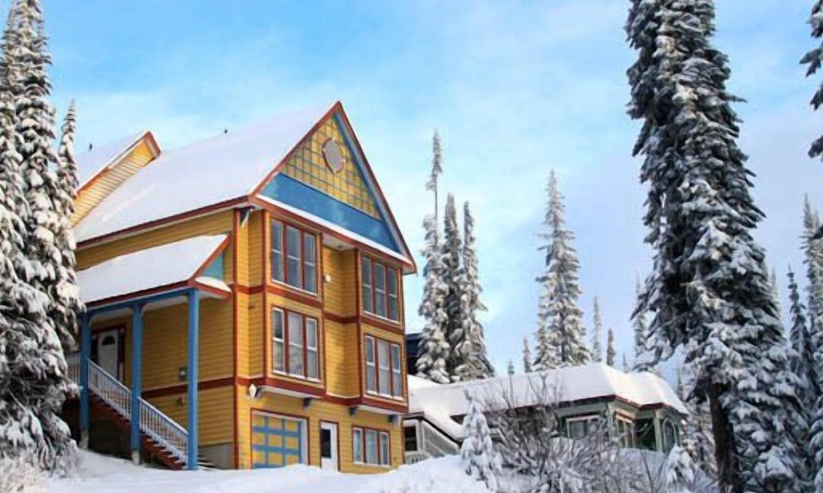 Silver Star Mountain Ski Chalet | The 'Great Escape' Ultimate Ski-in-ski-out Winter Holiday and Summer Retreat