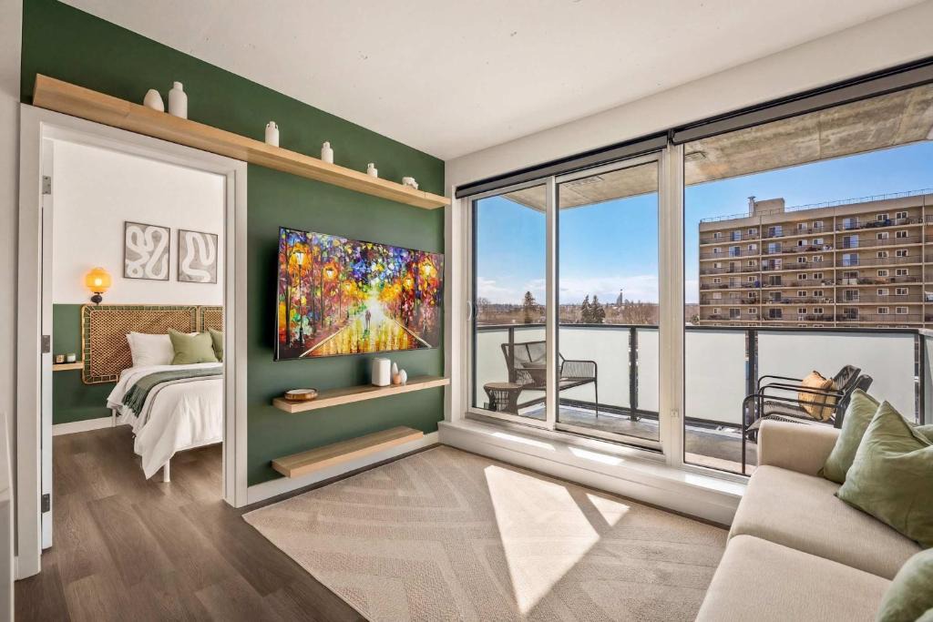 Kensington Apartment | The Kensington - Balcony - City Views - Office