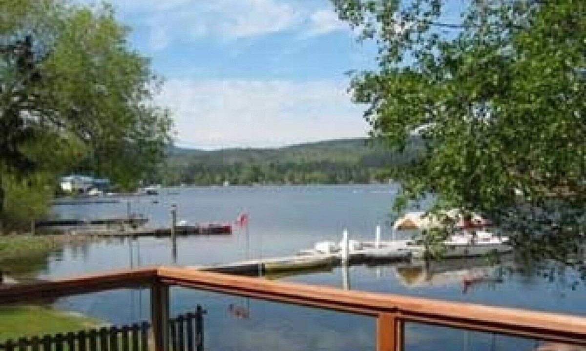 Shawnigan Lake House | The Lake House - Water Front Property