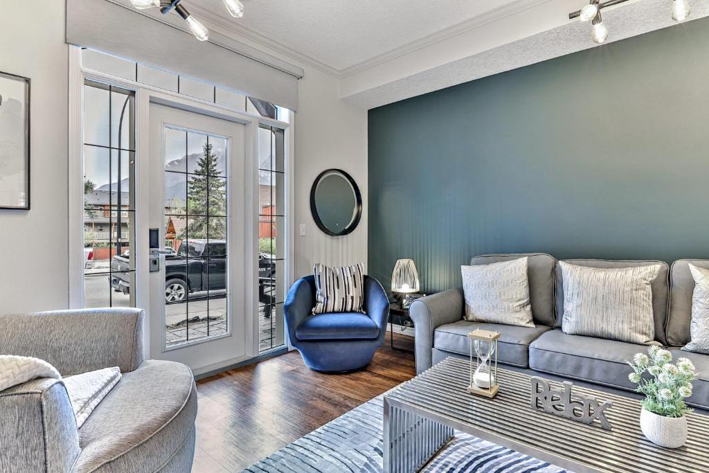 Canmore House | The Lambeth by Samsara Resort Private Entry Panorama Top View 2BR and 2BTH