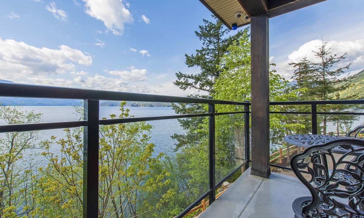 Harrison Hot Springs Cabin | "The Lodge on Harrison Lake" Suite #3