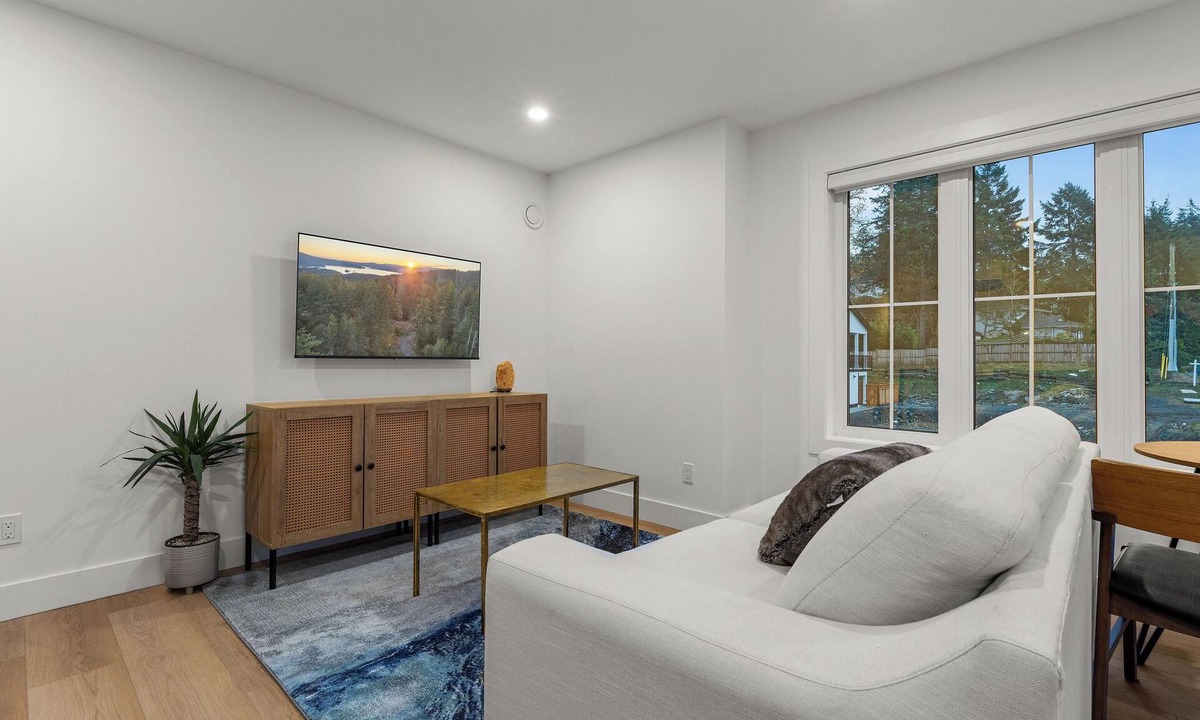 Langford House | The Madrona Guest Suite - Modern West Coast Comfort