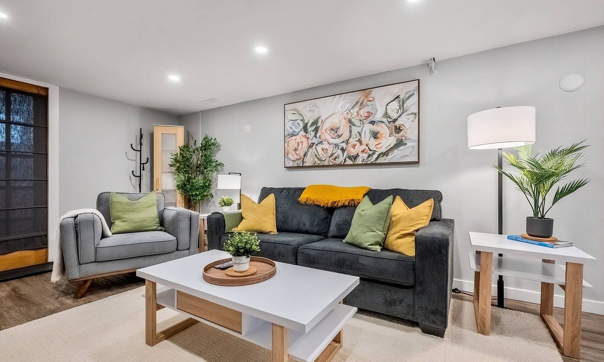 Northwest Calgary House | The Nest Private Suite w/ Workspace Near UCalgary & Hospitals