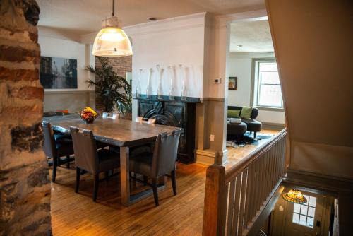 Kingston Apartment | The Only Lakeview & Market View Downtown