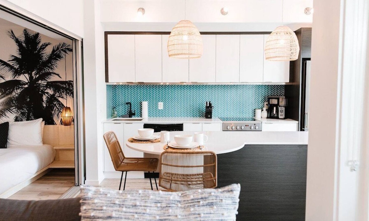Kelowna Central Business District Condo | The Palms - Downtown