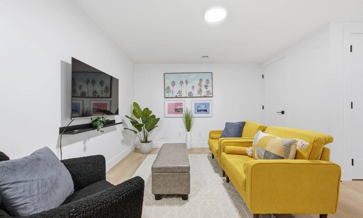 Northwest Edmonton Condo | The Pop Spot | 10 Min to Rogers | Blocks to 124st