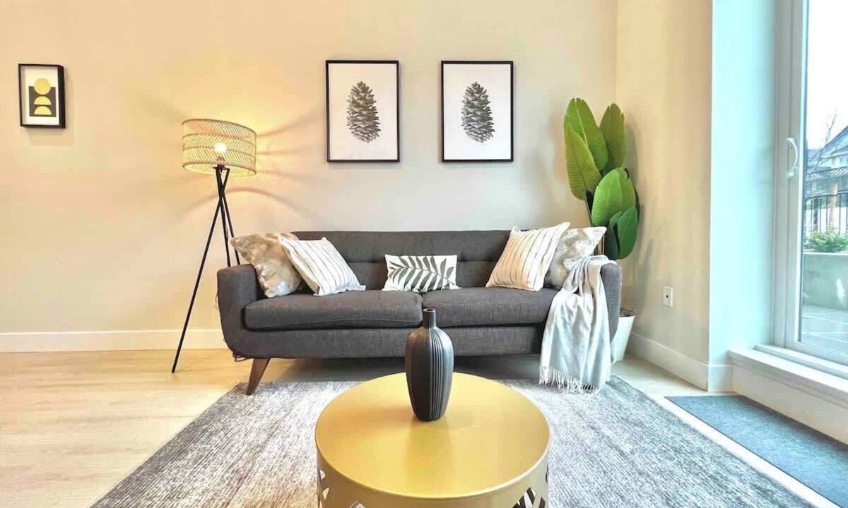 South Newton House | The Retreat Suite + Free Parking