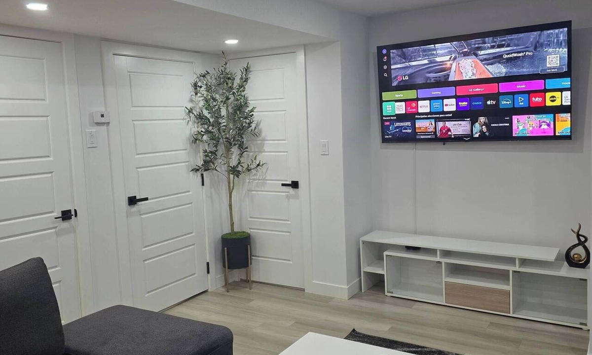 West Edmonton House | The Secord Suite Escape Fun Base Near the Mall