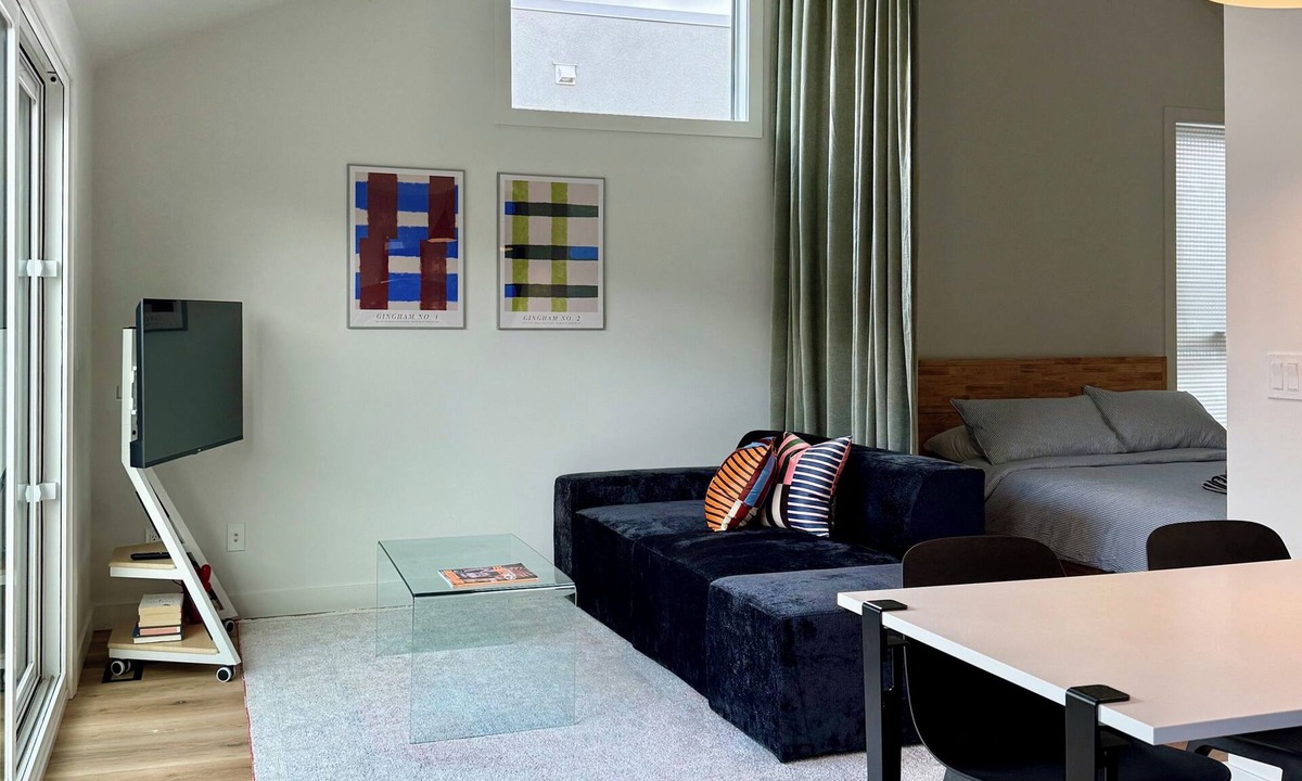 Bridgeland Apartment | The Silver Hut - Bridgeland