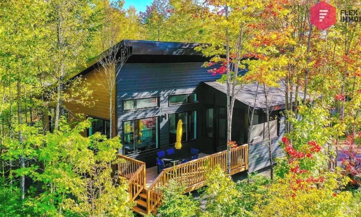 Pont-Rouge House | The Sunny-Haus in Portneuf - Private hot tub, Pool
