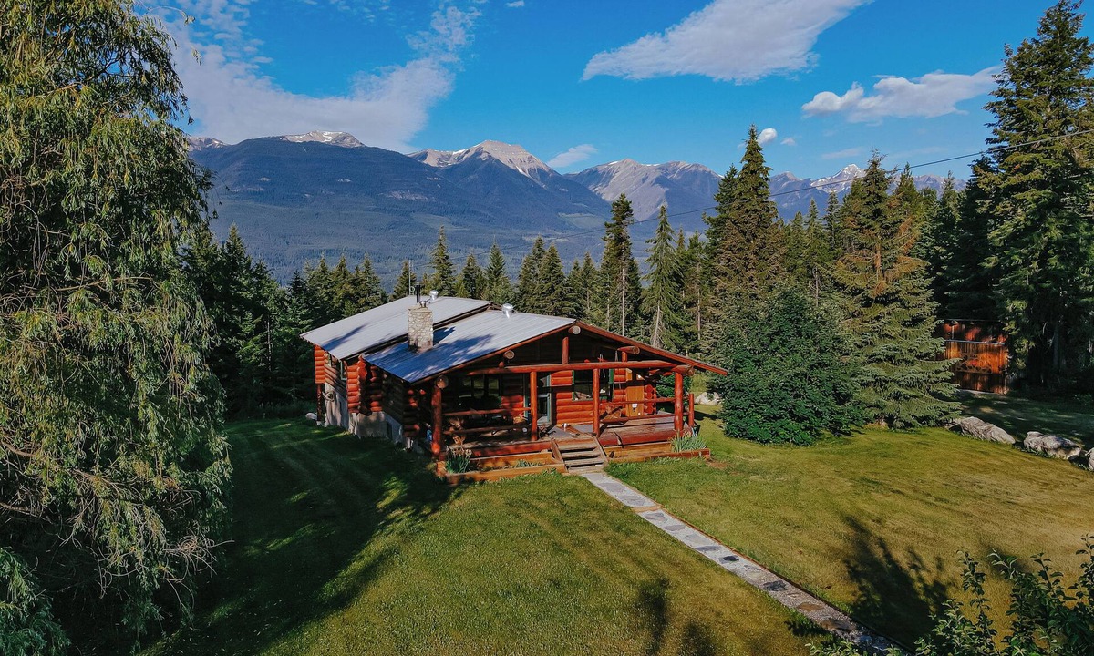 Golden Ski Chalet | The Timberline Romance