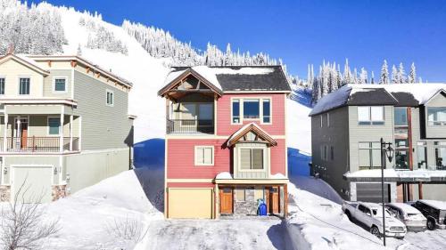 Silver Star Mountain House | The Trail House 7BR Sleeps 18 Spacious Retreat