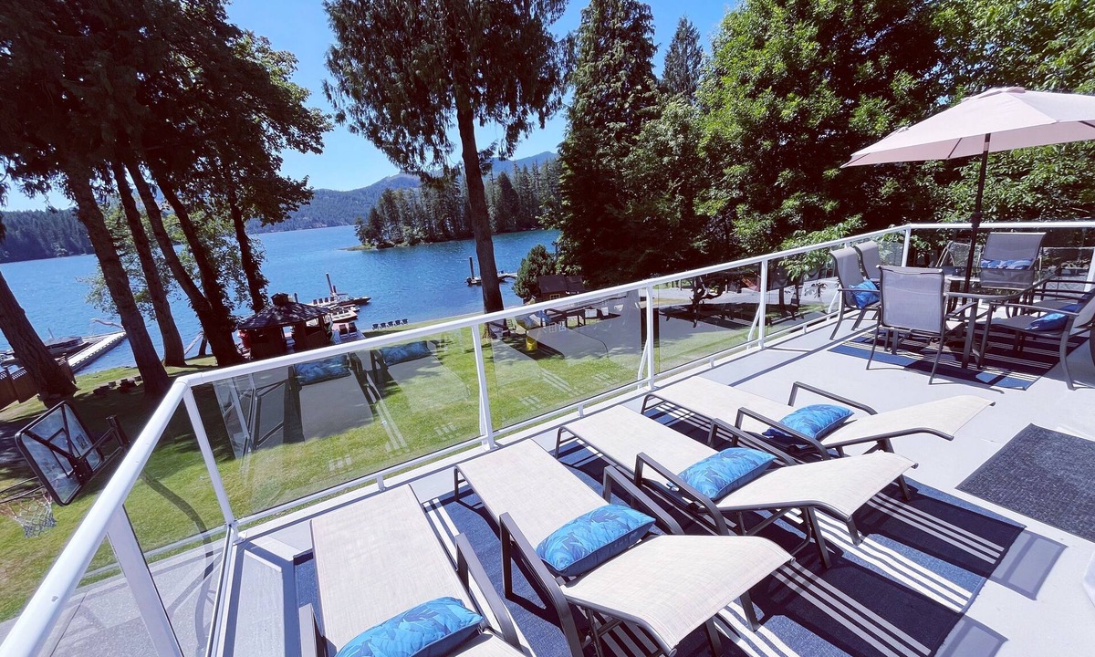 Youbou House | The Ultimate Lakefront Property on Pristine Cowichan Lake!
