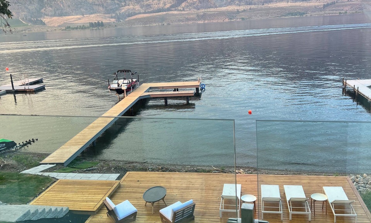 Osoyoos House | THE ULTIMATE LUXURIOUS LAKE FRONT HOME (permitted for short-term rentals)