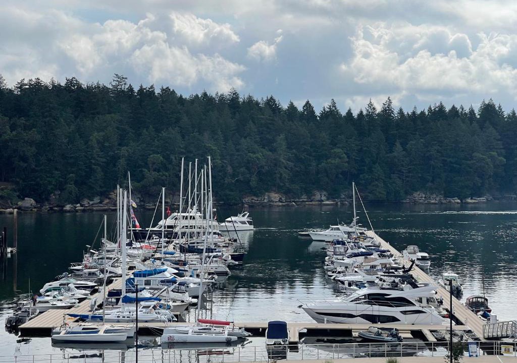 Regional District of Nanaimo Hotel | The Waterfront Suites and Marina