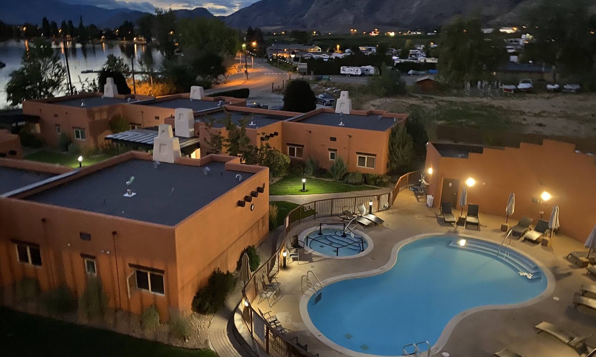 Osoyoos Condo | This is the life. 3 bedroom lakefront property close to everything!