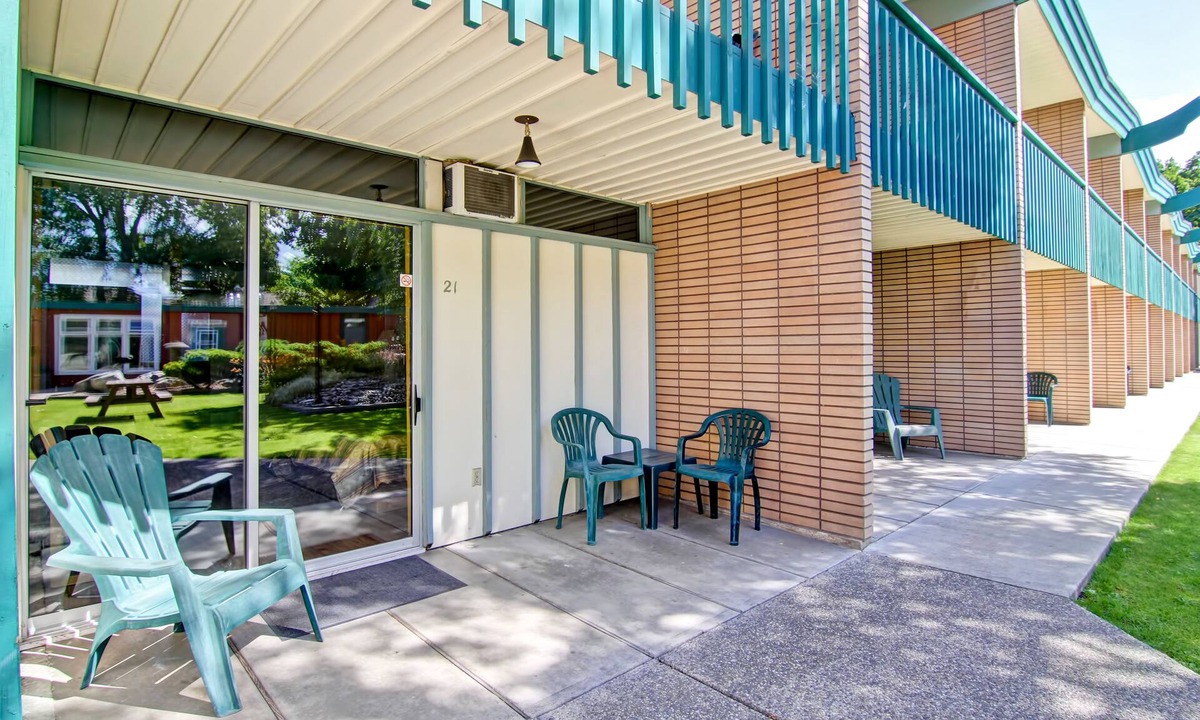 Vernon Hotel | Tiki Village