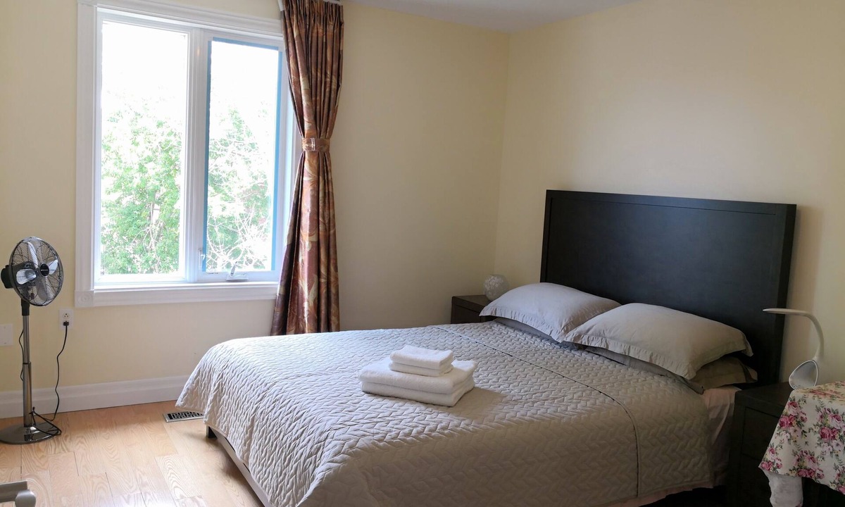 Kennedy Park Bed & Breakfast | Toronto Room for Rent