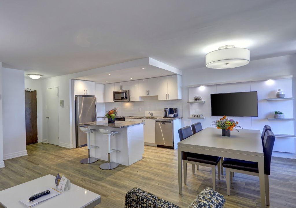 Church and Wellesley Hotel | Town Inn Suites Toronto - Luxury Suite, Two Double Beds