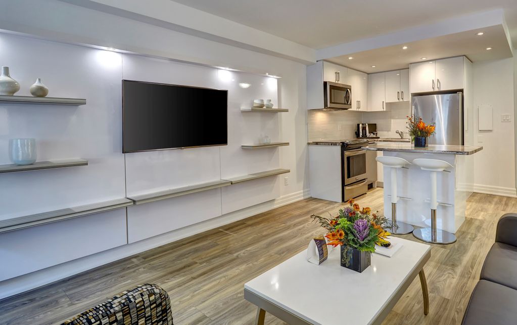 Church and Wellesley Hotel | Town Inn Suites Toronto - Luxury King