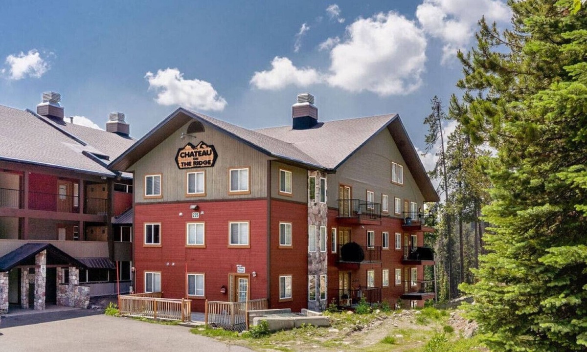 Big White Ski Resort Apartment | Trailblazers Retreat | 3 Bed w/Family Games Room