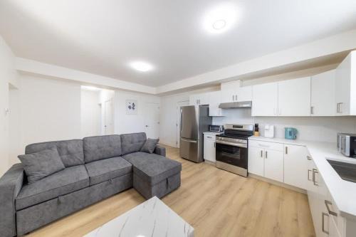 Eastern Hillsides House | Tranquil 2-Bedroom Basement Suite Relaxing Stay