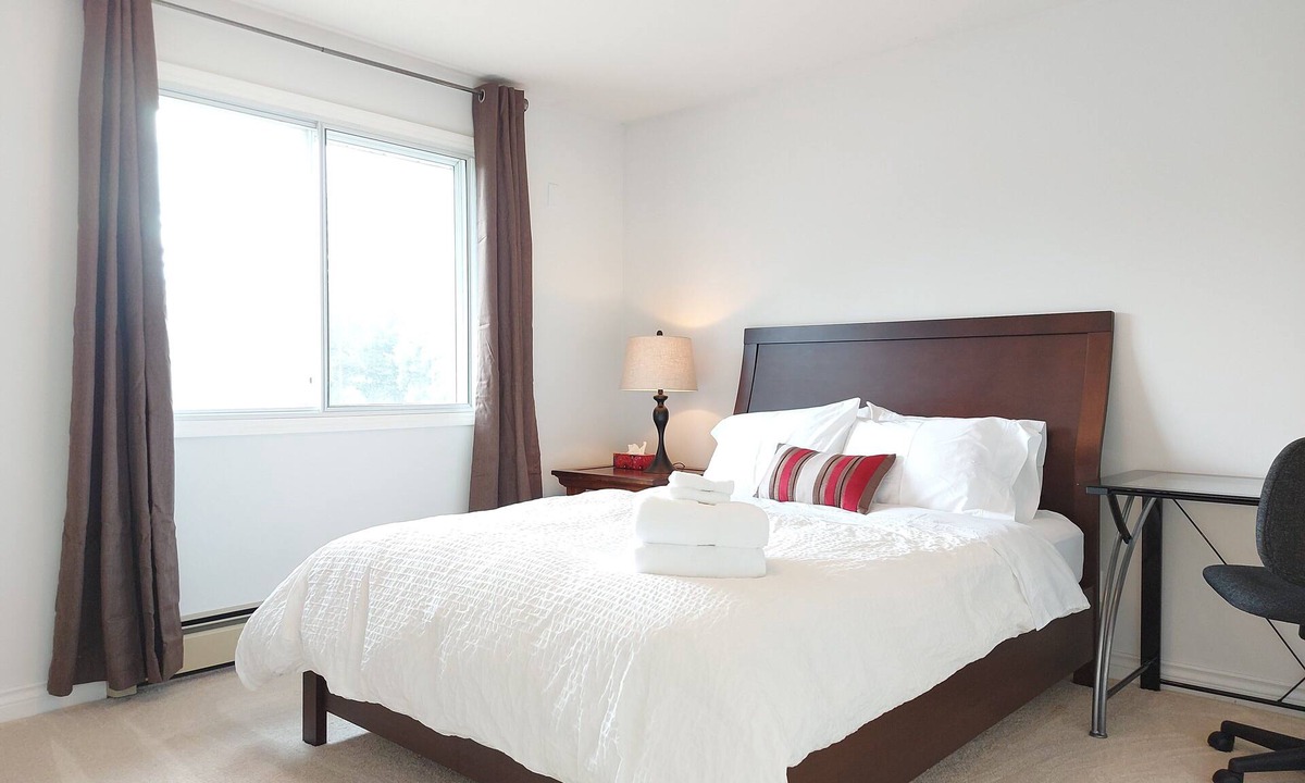 Southeast Kelowna House | Tranquil Retreat 2-Bedroom Suite on 2nd Floor