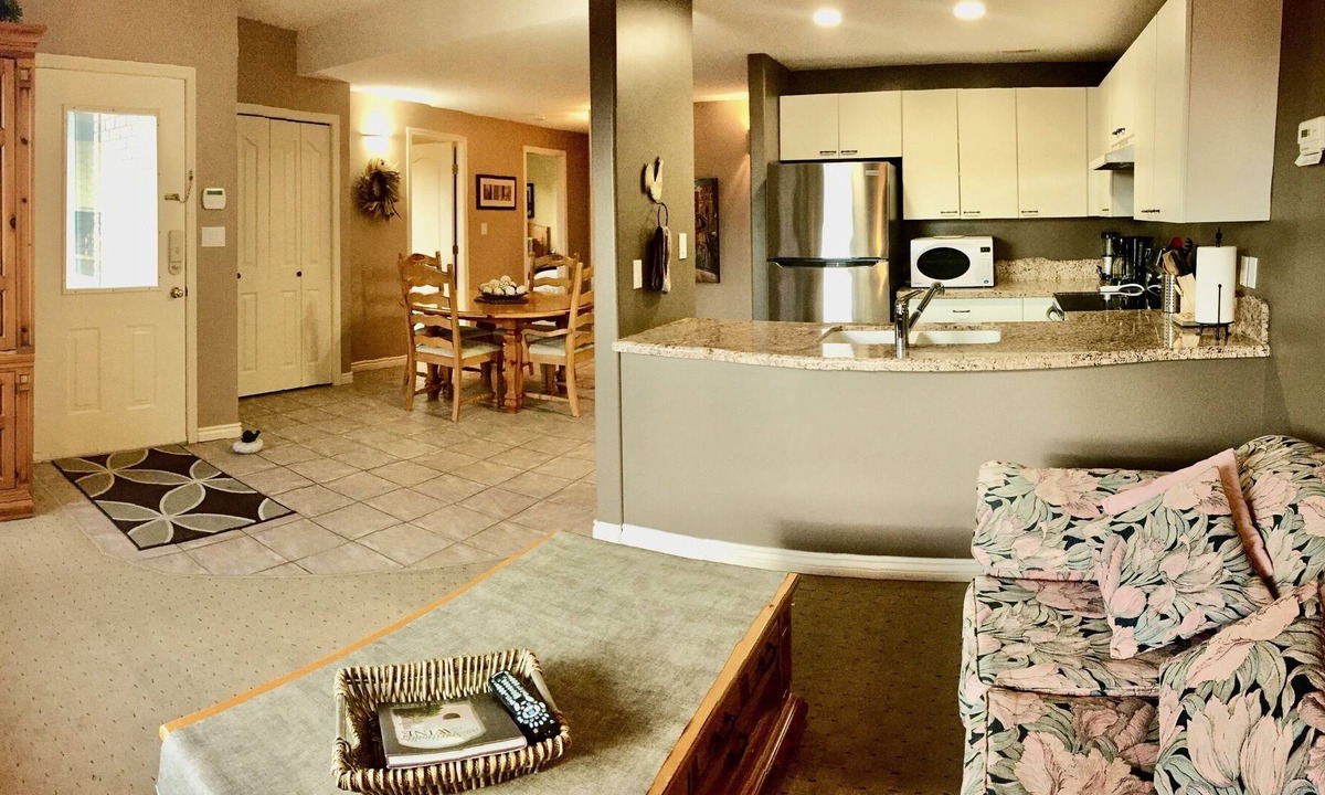 Toovey Heights House | Tranquil Toovey Guest Suite w/ Kitchen & Laundry