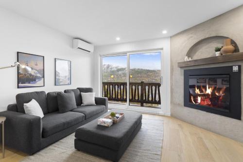 Mont-Tremblant House | Tremblant Lakeview Retreat w Balcony and Fireplace