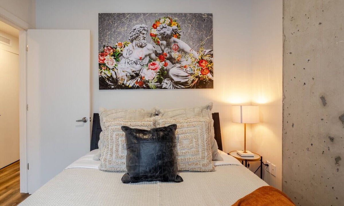 Shaughnessy Village Apartment | Trendy 1BDR Apartment in the Heart of DT MTL