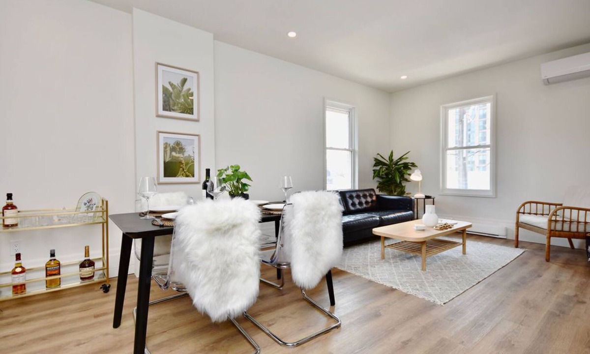 Barrie Apartment | Trendy Lake View Suite Downtown