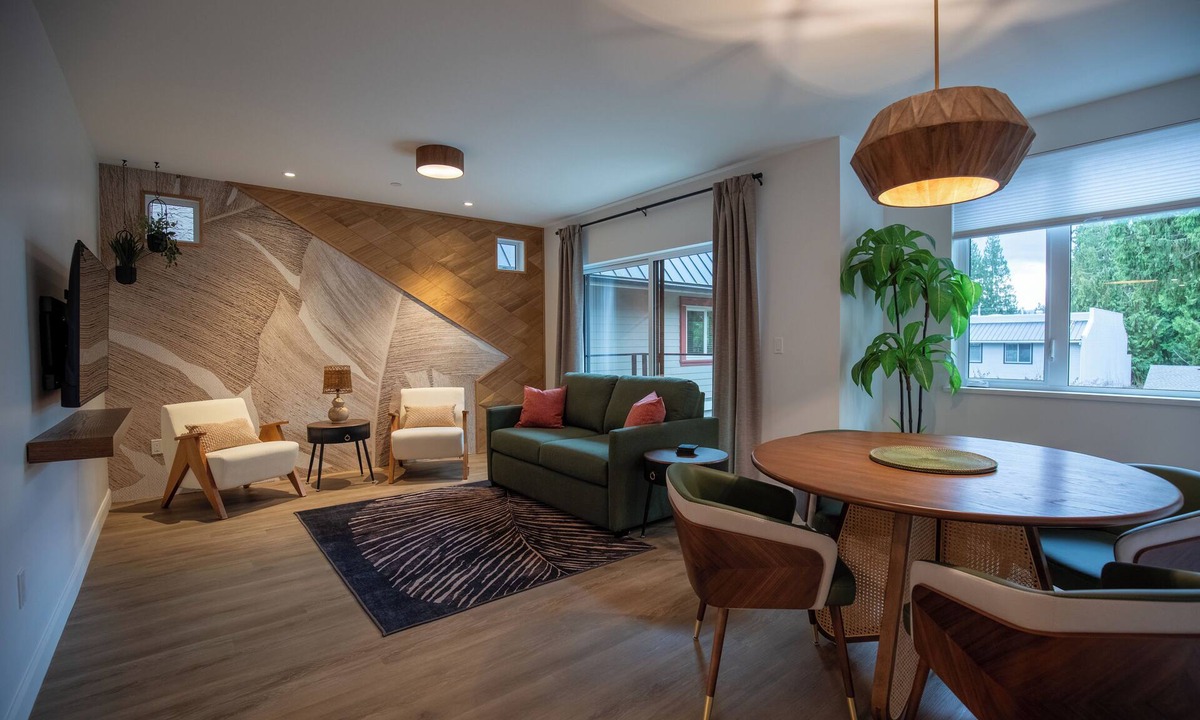 Regional District of Nanaimo Hotel | Tropical Suite 203 - The Agora a Boutique Hotel