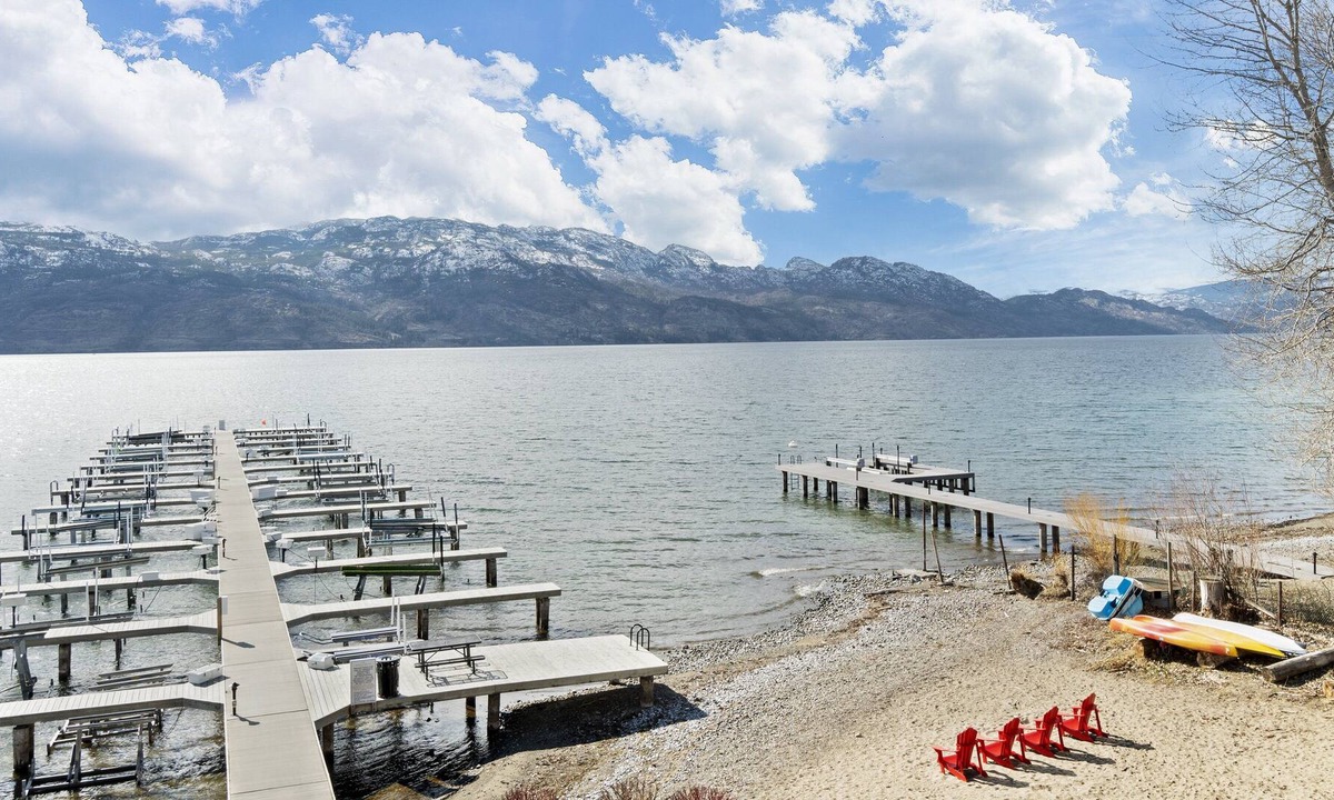 Westbank House | True Lake Front Penthouse at the Barona Beach Resort with Boat Slip