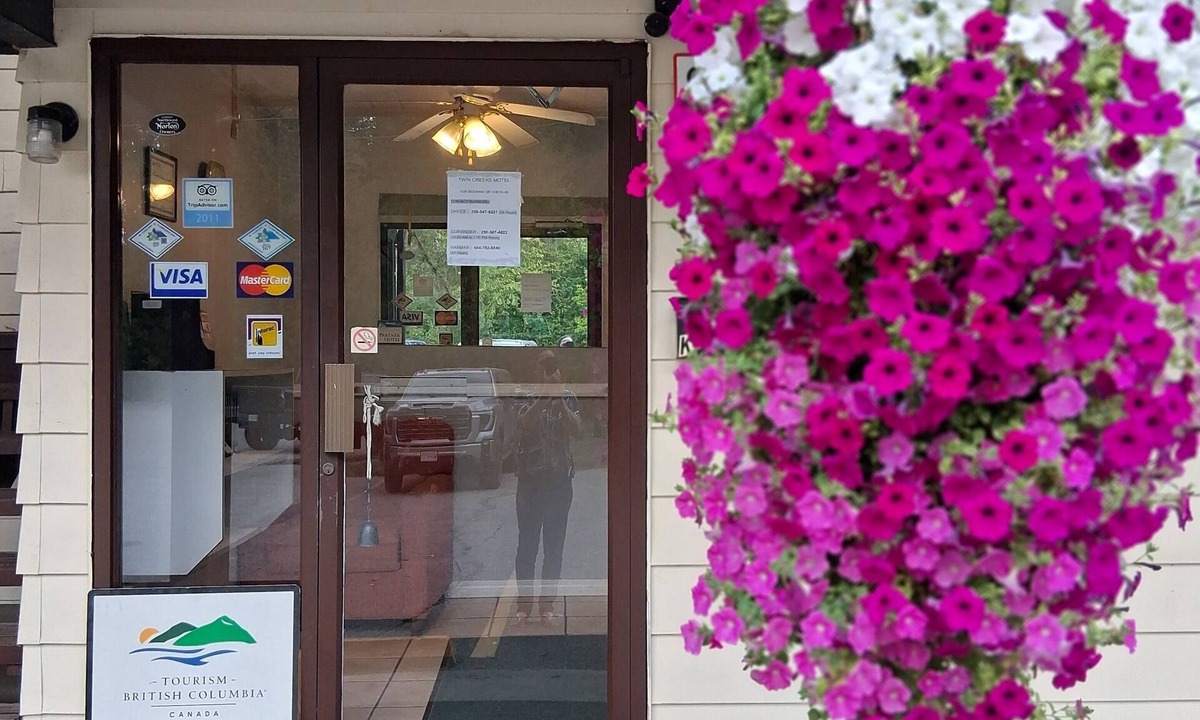 Lumby Hotel | Twin Creeks Motel