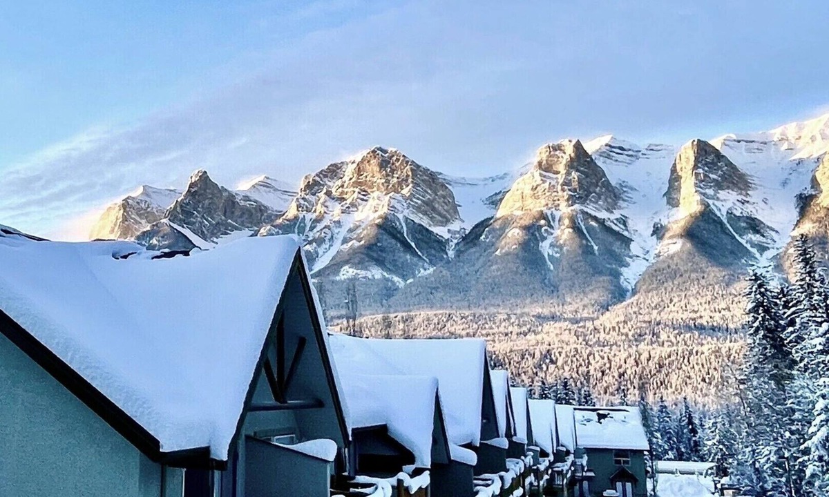 Harvie Heights House | Two Storey Cozy Chalet W/2BR&2BA Balcony Mountain Views/By Banff Gate/Sleep 6