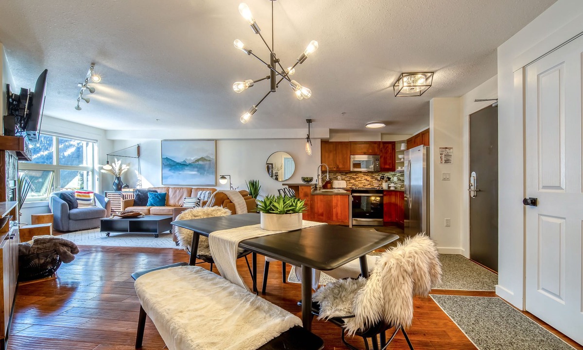 Panorama Condo | UNIQUE One Bedroom Condo in Upper Village