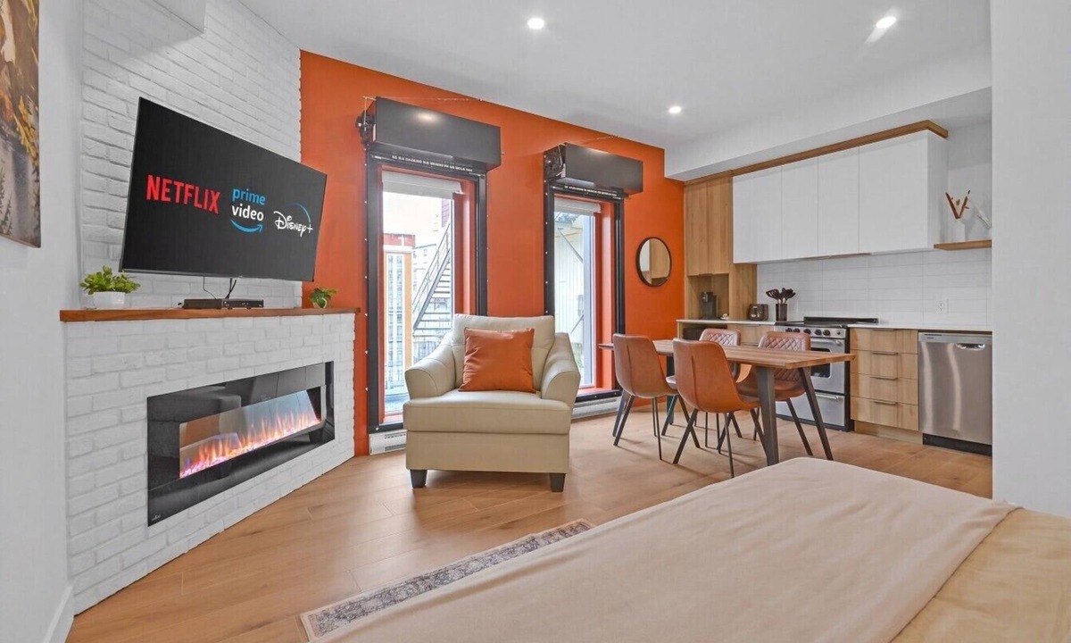 Rimouski-Neigette Apartment | Unit 106 - King Bed - 55" TV - Downtown