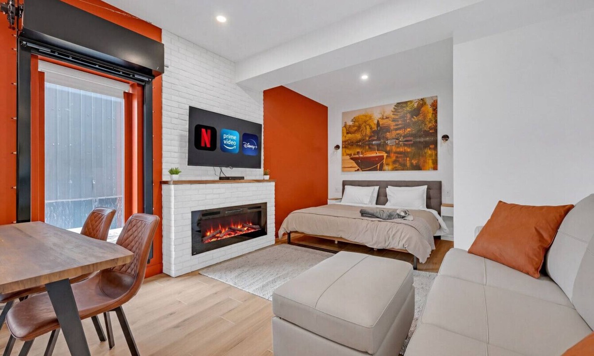 Rimouski-Neigette Apartment | Unit 107 - King Bed - 55" TV - Downtown