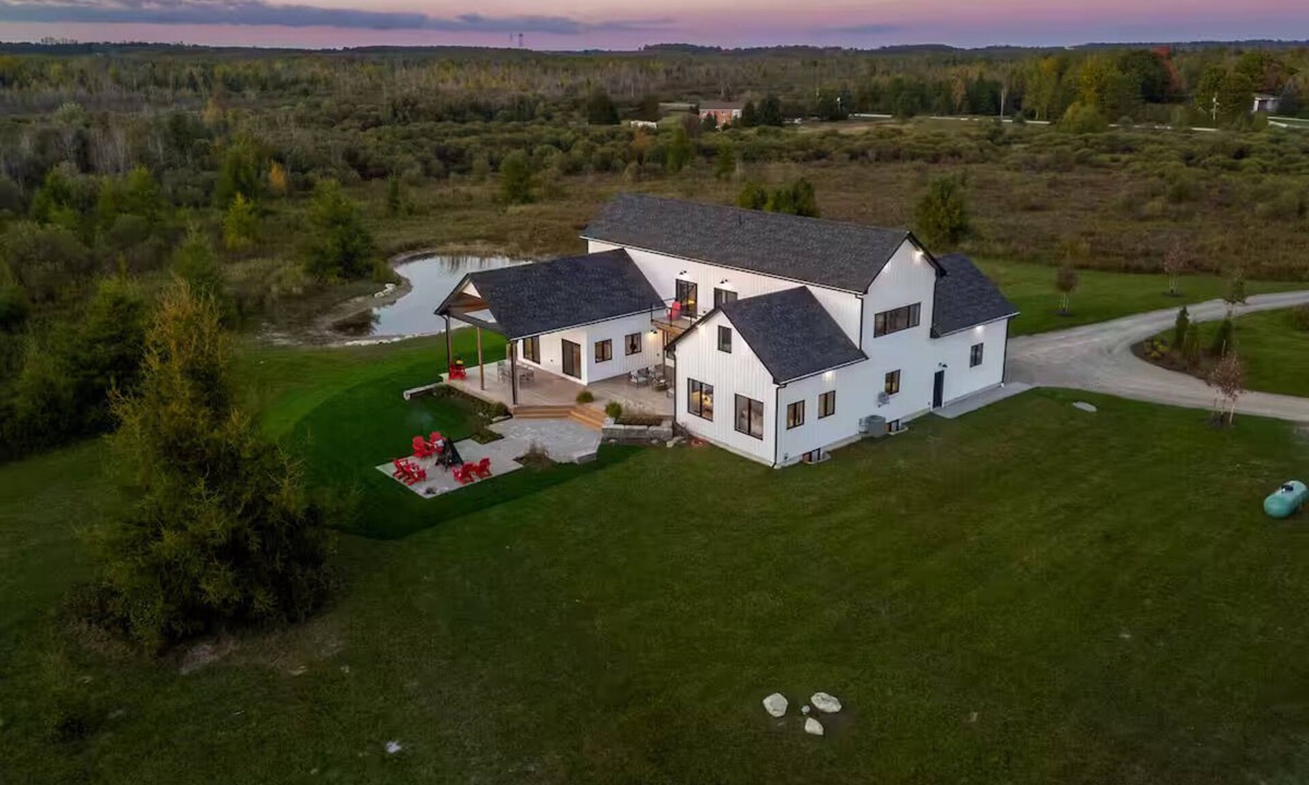 Mono House | Unwind at Elba Haus
