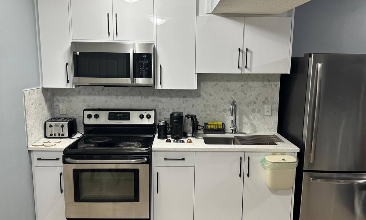 Northwest Calgary Apartment | Unwind in Konga Suite-an upscale,modern 1 bedroom walk out with private access